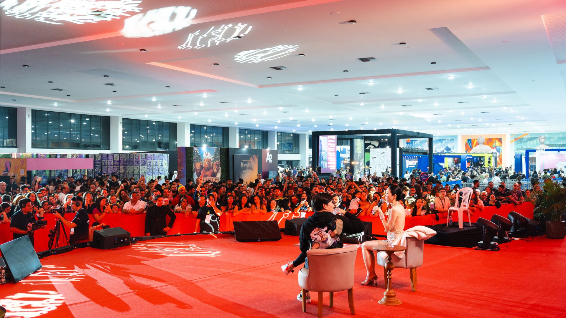 Fãs reunidos para acompanhar o Red Carpet no Imagineland On The Road│ Foto/Divulgação: assessoria Imagineland